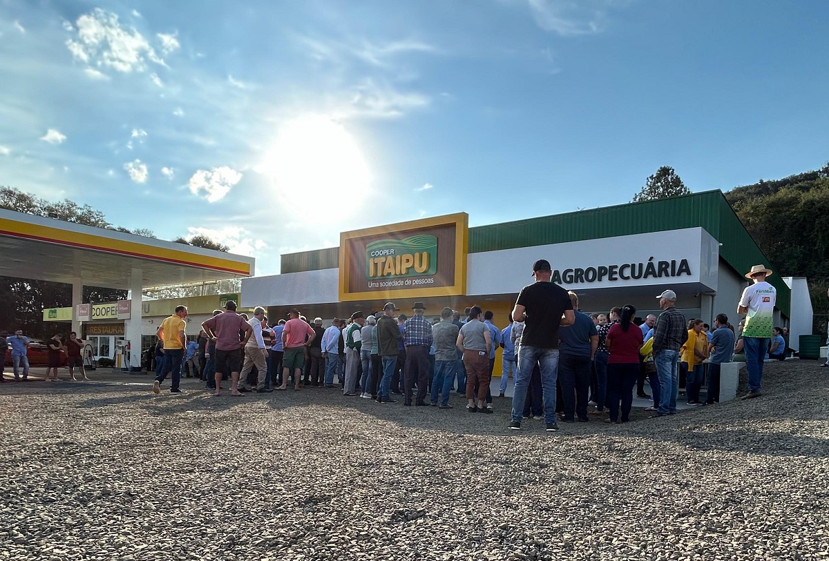 Cooper Itaipu inaugura loja agropecuária de R$ 2 milhões