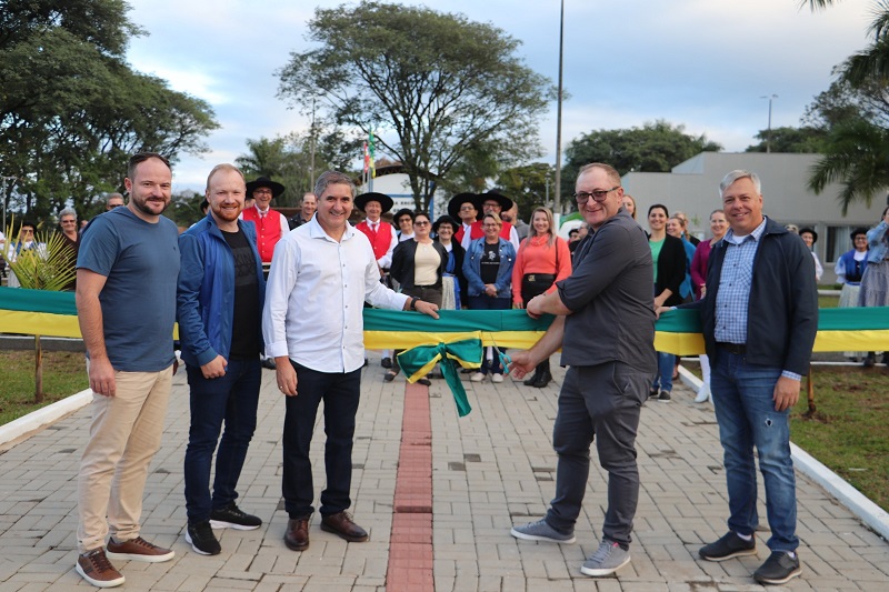 Reinauguração da Praça da Bandeira foi neste domingo (28) (Foto: ASCOM Nova Erechim)