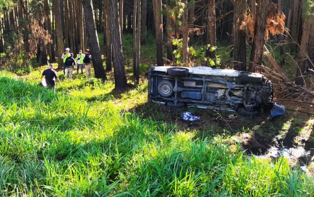 Ambulância capota a caminho de hospital e paciente não resiste