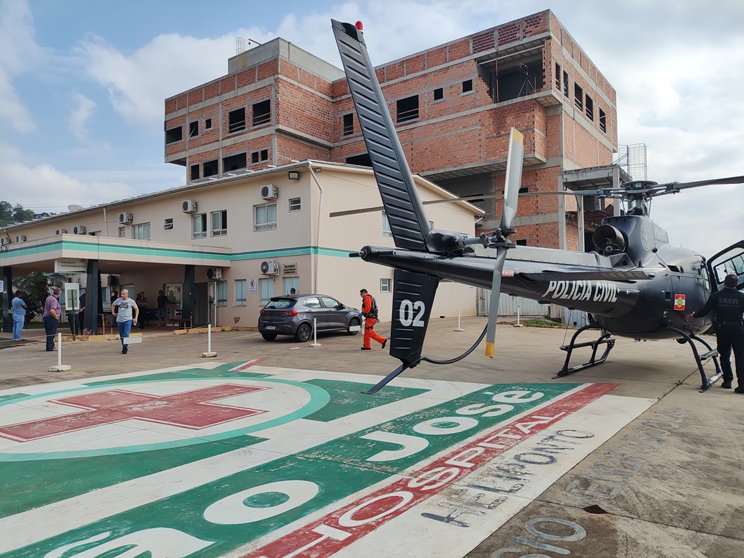 Aeronave foi acionada para ir até o Hospital São José de Maravilha (Foto: Saer/Fron)