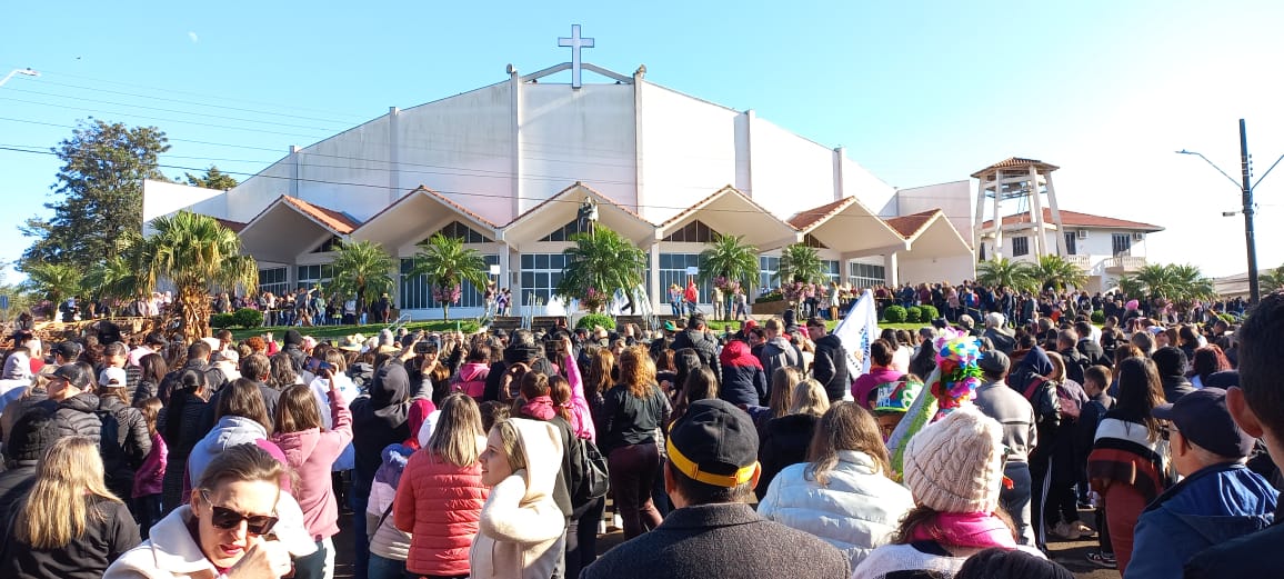 Inicio da romaria foi em frente a Igreja Matriz  (Foto: Divulgação)