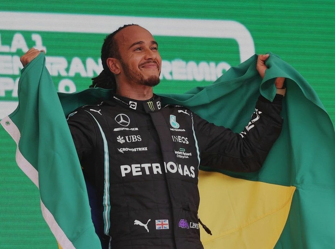 Piloto Lewis Hamilton ganha título de cidadão honorário brasileiro